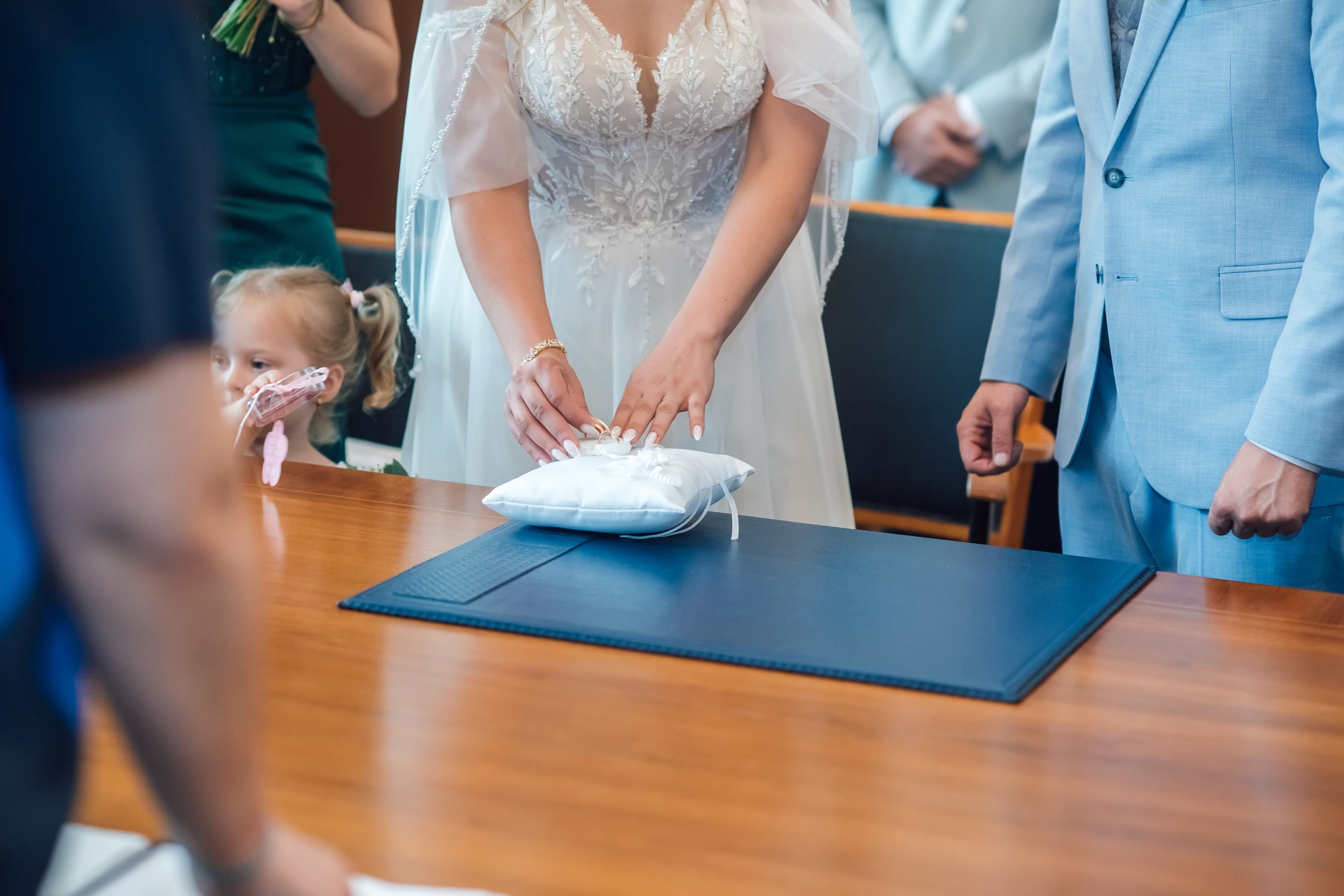 Eheringe werden angesteckt — Standesamt Kassel, V & M