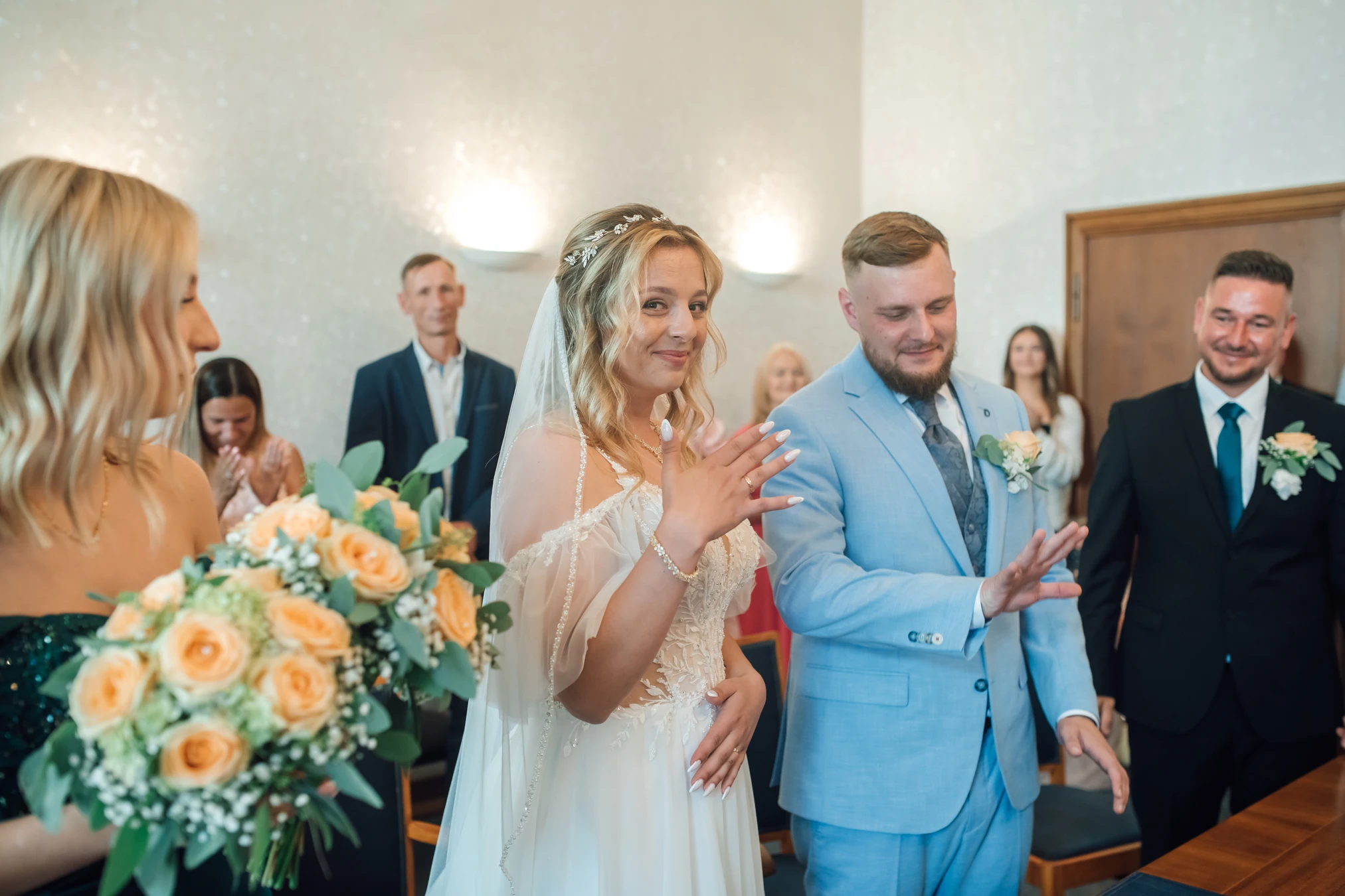 Frisch verheiratet — Jubel der Gäste, Rathaus Kassel