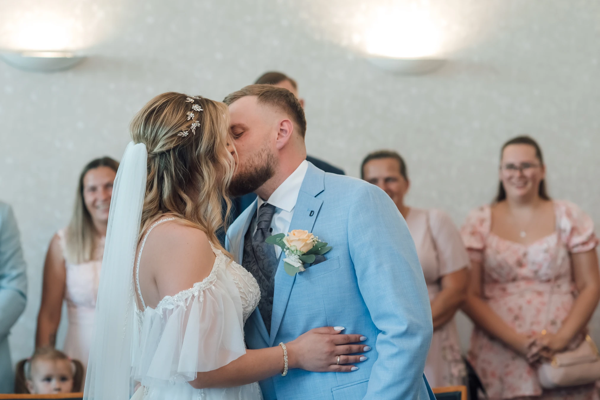 Glückwünsche nach der Trauung — Familie und Freunde, Standesamt Kassel