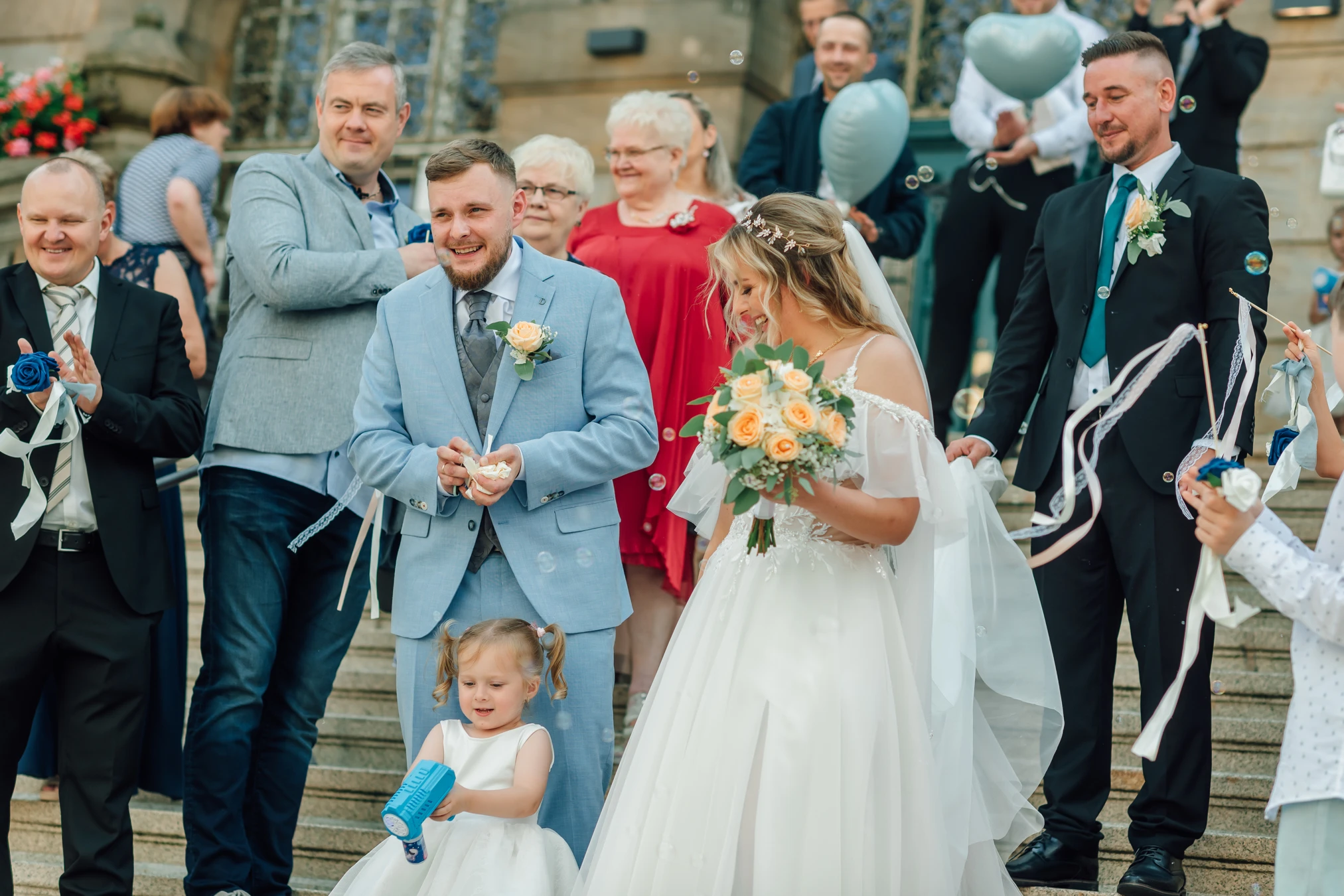 Zärtlicher Moment nach der Trauung — Hochzeitsreportage Kassel