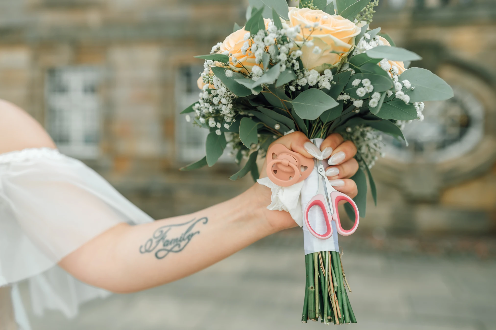 Küss mich — romantischer Moment nach der Trauung, Rathaus Kassel