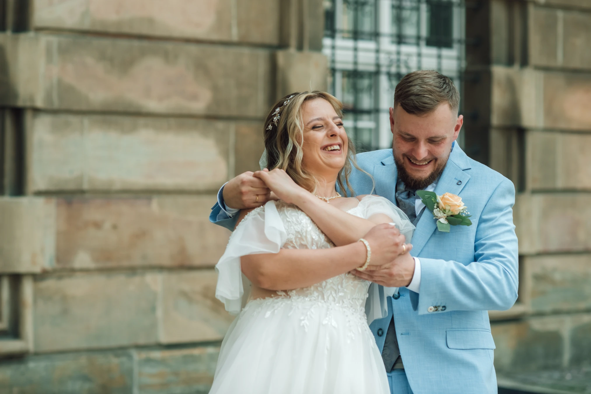 Brautpaar lacht — Shooting Karlsaue Kassel, Hochzeitsfotografin