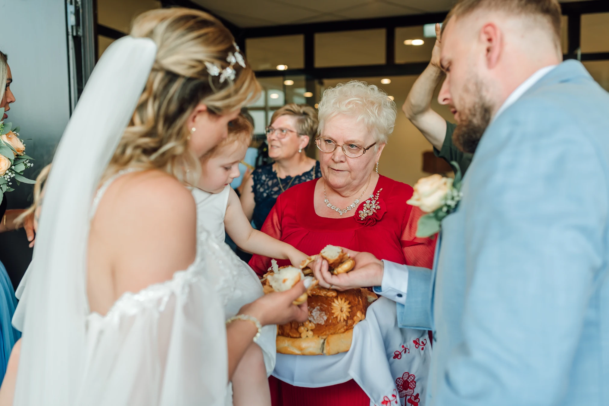 Tortenanschnitt — Hochzeit V & M, Feier in Schauenburg